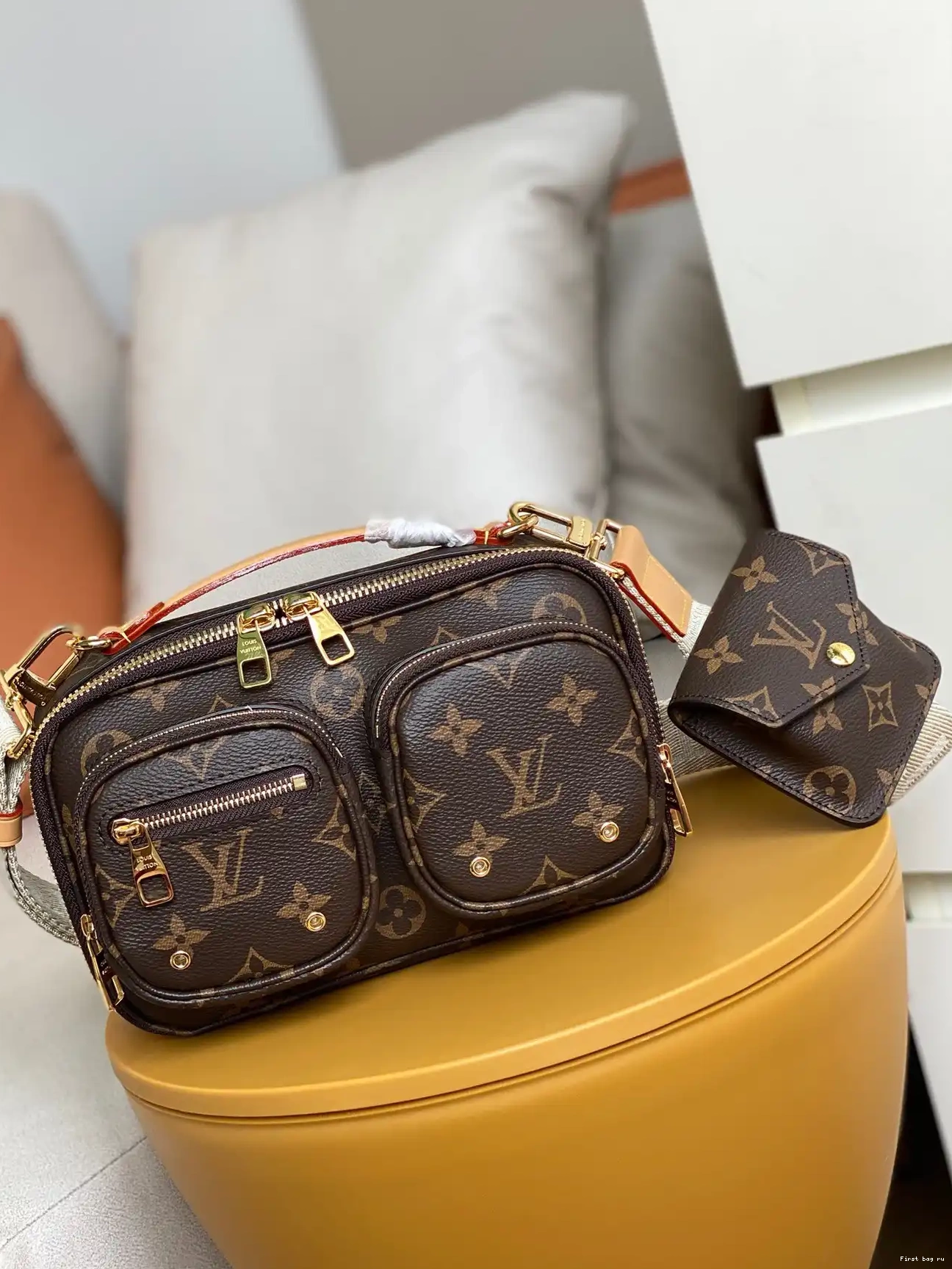 First bag ru VUITTON CROSSBODY UTILITY LOUIS 0513